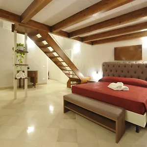 palazzo-massari.lecce-hotels.com/
